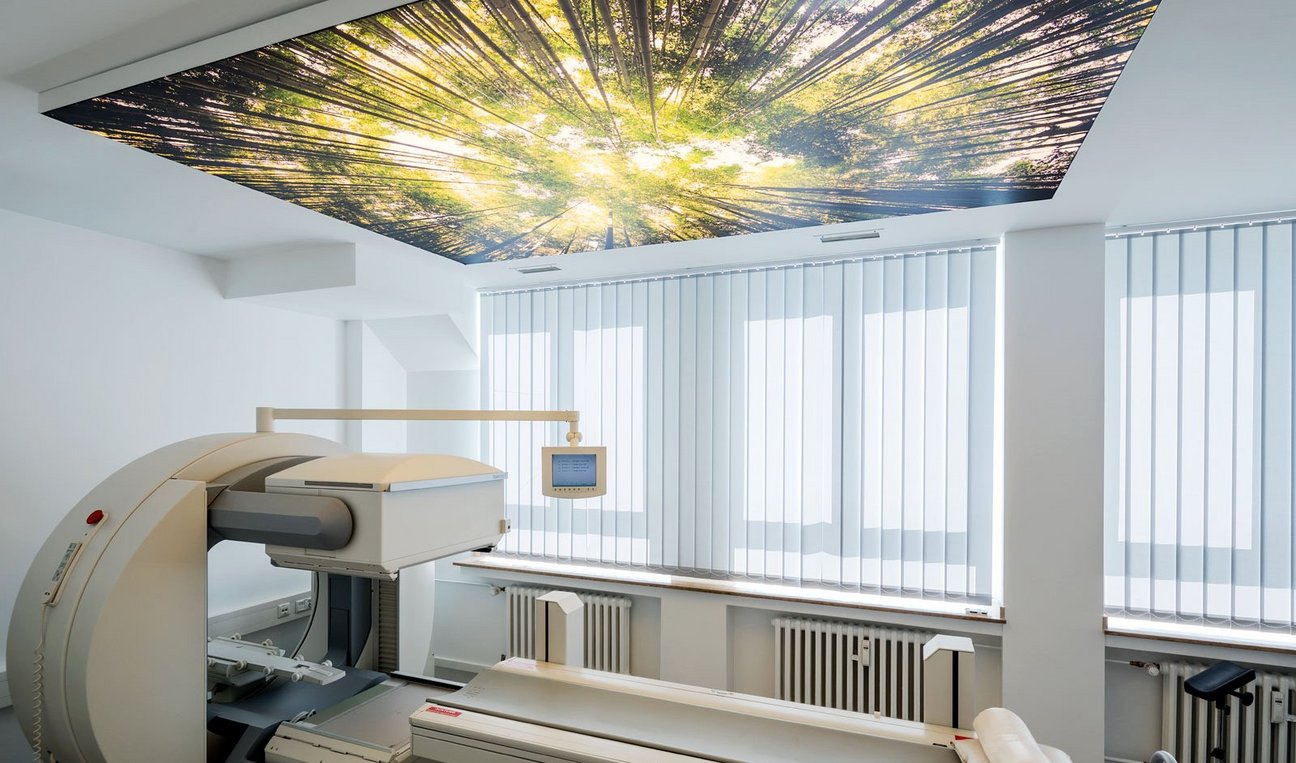 Leuchtkasten als Deckenabhängung 2 Leuchtkasten als Deckenabhängung 2