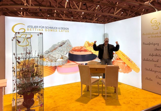 Caja de luz LED como pared de exposición - Atelier für Schmuck & Design Caja de luz LED como pared de exposición - Atelier für Schmuck & Design